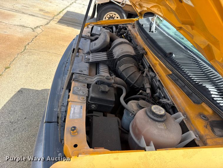 image for item ET6040 2003 Ford E450 box truck