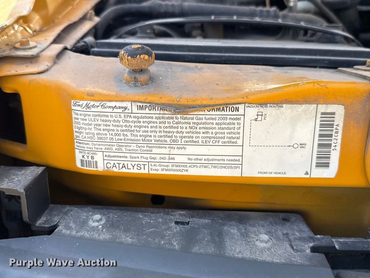 image for item ET6040 2003 Ford E450 box truck