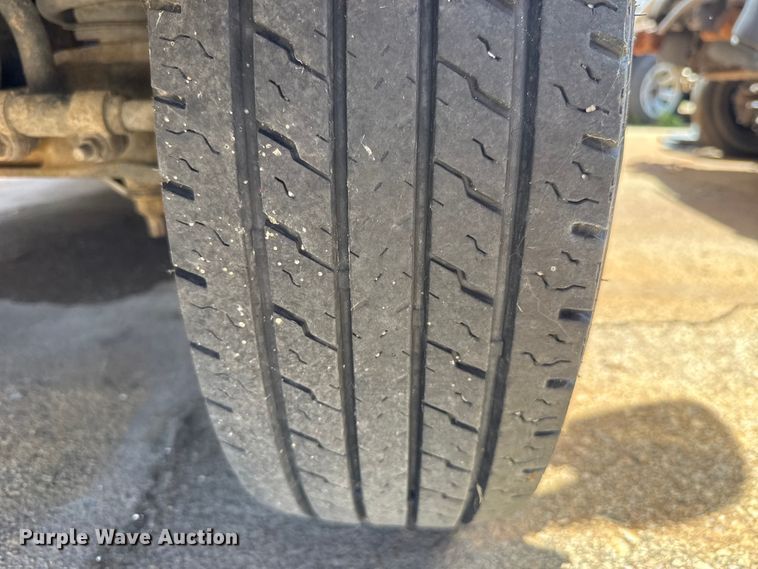 image for item ET6040 2003 Ford E450 box truck