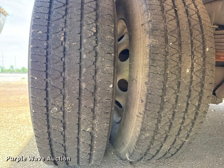 image for item ET6040 2003 Ford E450 box truck