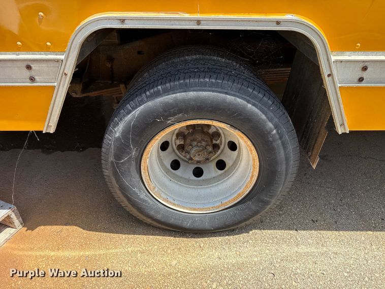 image for item ET6040 2003 Ford E450 box truck