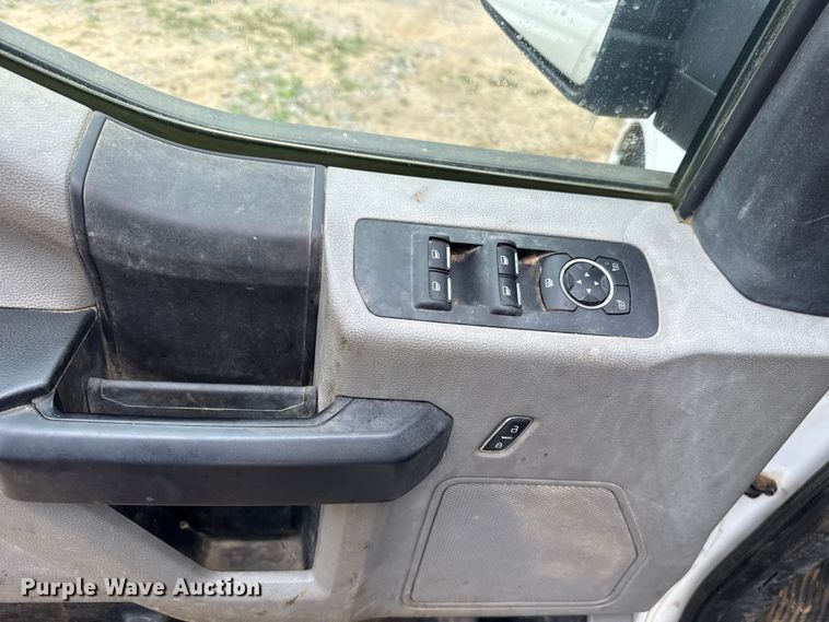 image for item ET6065 2019 Ford F150 Ext. Cab pickup truck