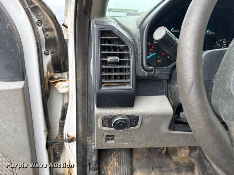 image for item ET6065 2019 Ford F150 Ext. Cab pickup truck