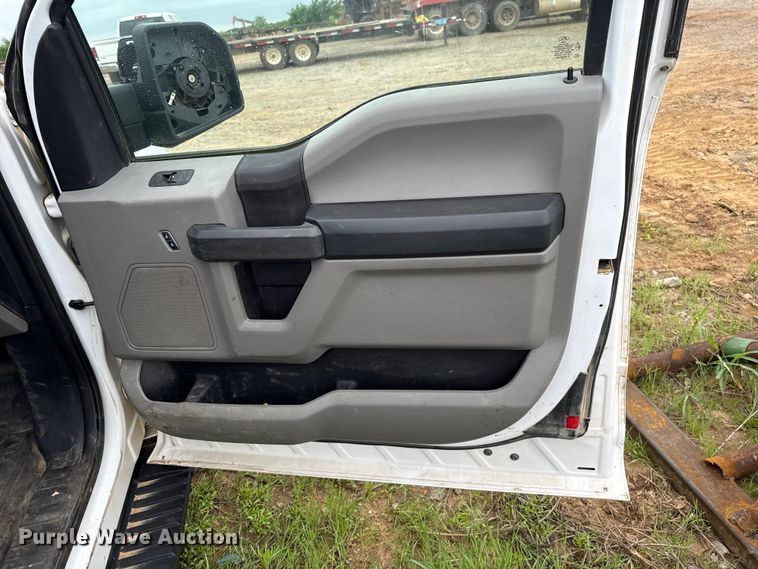 image for item ET6065 2019 Ford F150 Ext. Cab pickup truck