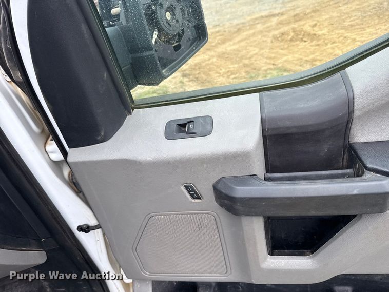 image for item ET6065 2019 Ford F150 Ext. Cab pickup truck