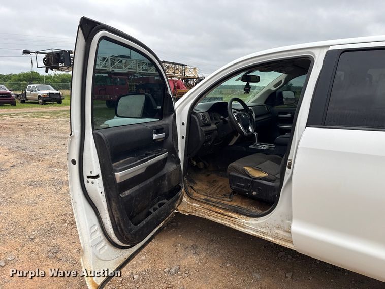 image for item ET6066 2014 Toyota Tundra Crew Cab pickup truck