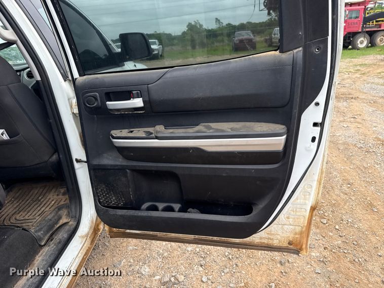 image for item ET6066 2014 Toyota Tundra Crew Cab pickup truck