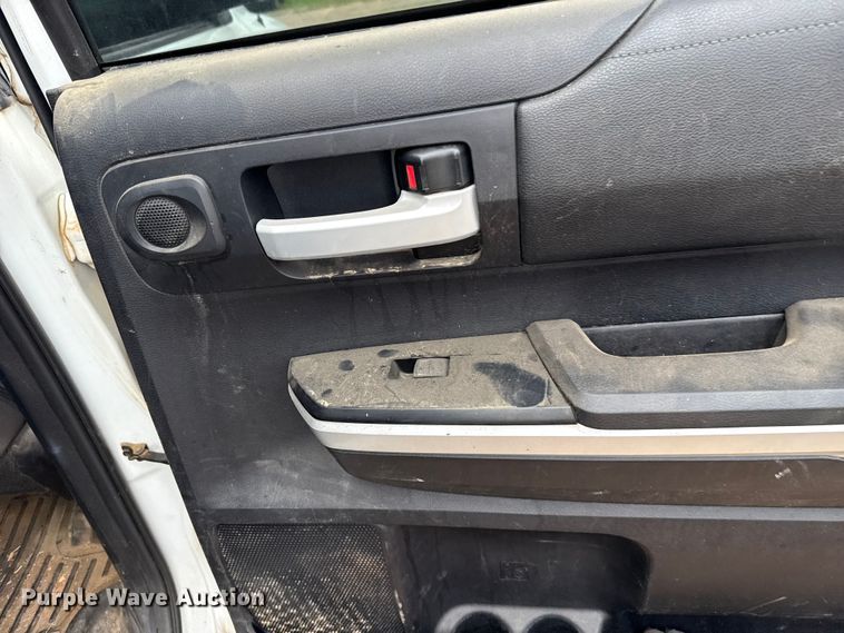 image for item ET6066 2014 Toyota Tundra Crew Cab pickup truck