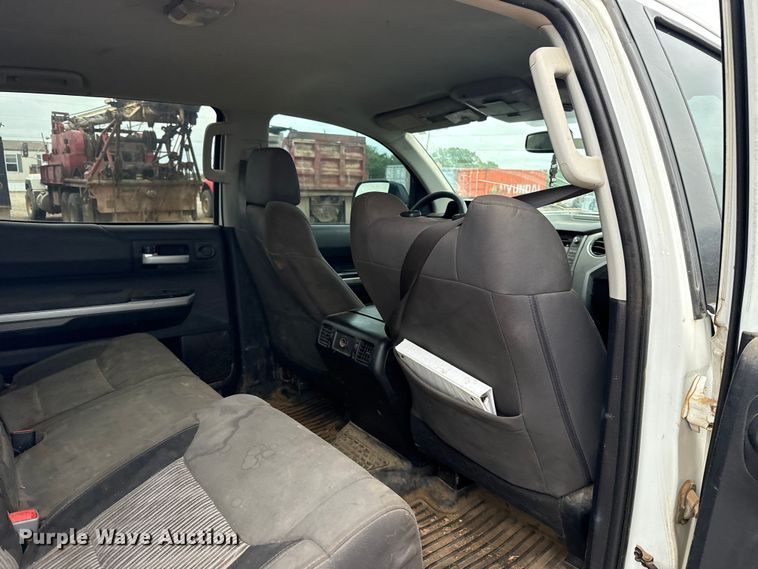 image for item ET6066 2014 Toyota Tundra Crew Cab pickup truck