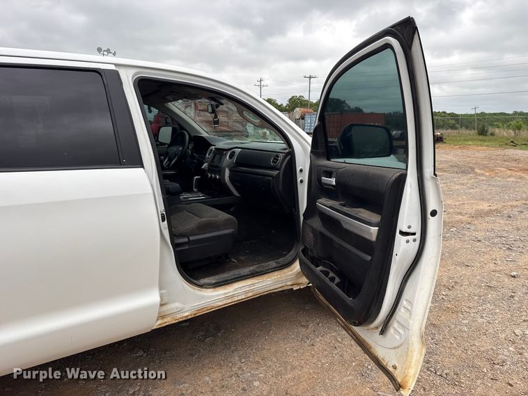 image for item ET6066 2014 Toyota Tundra Crew Cab pickup truck