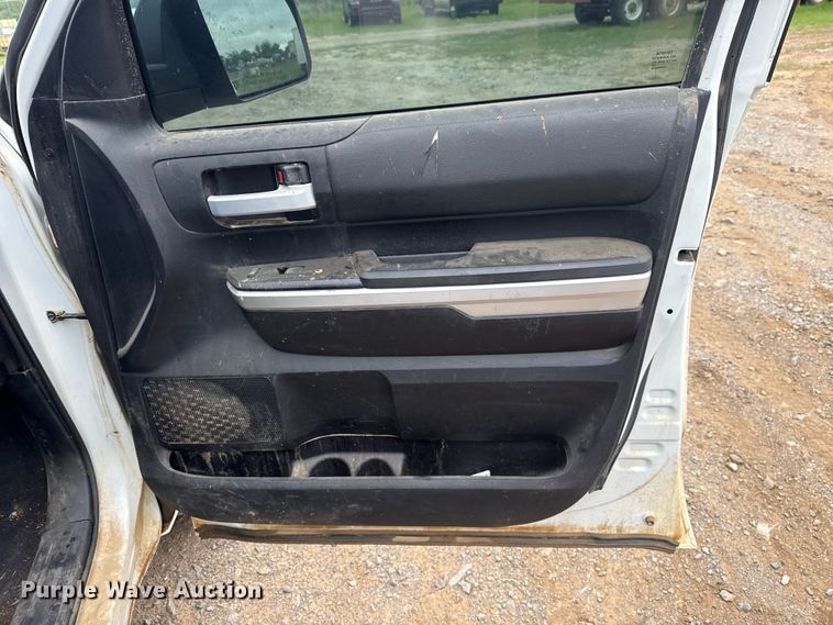 image for item ET6066 2014 Toyota Tundra Crew Cab pickup truck