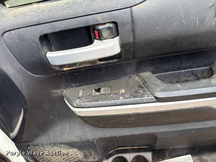 image for item ET6066 2014 Toyota Tundra Crew Cab pickup truck