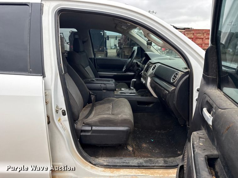 image for item ET6066 2014 Toyota Tundra Crew Cab pickup truck