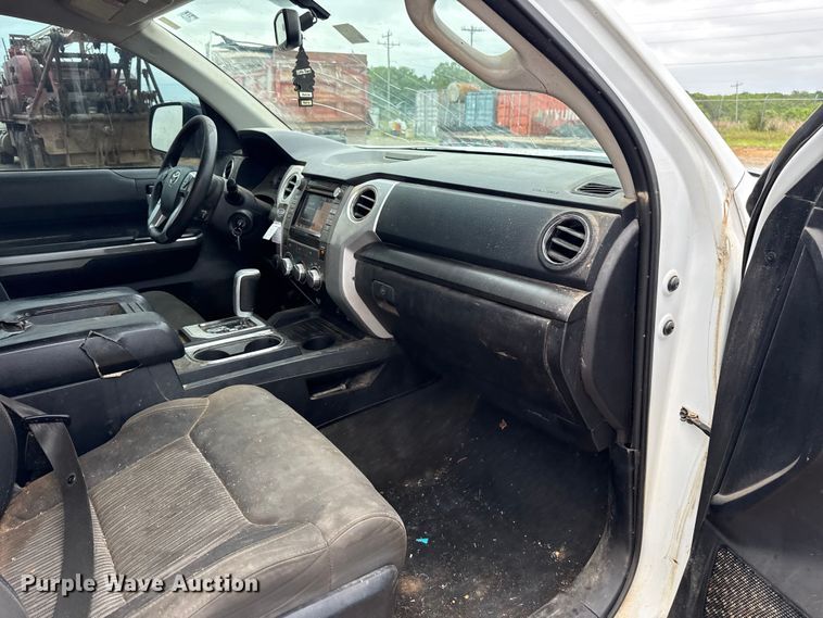image for item ET6066 2014 Toyota Tundra Crew Cab pickup truck
