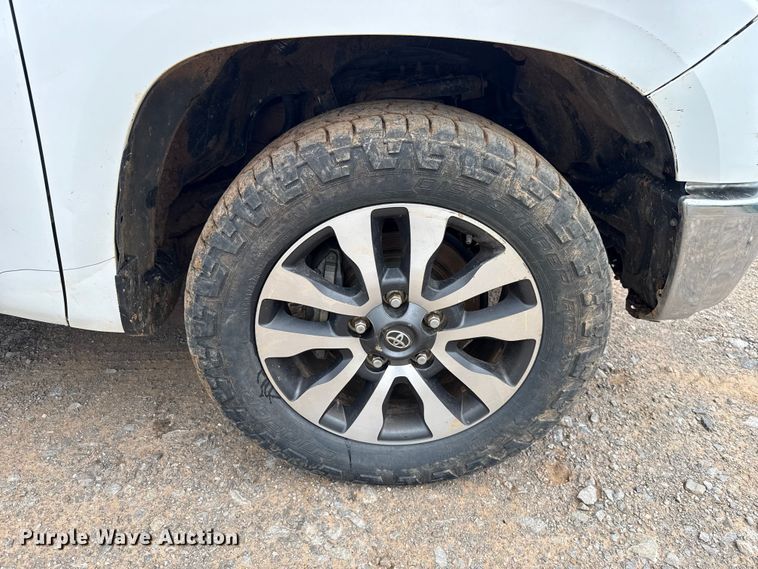 image for item ET6066 2014 Toyota Tundra Crew Cab pickup truck