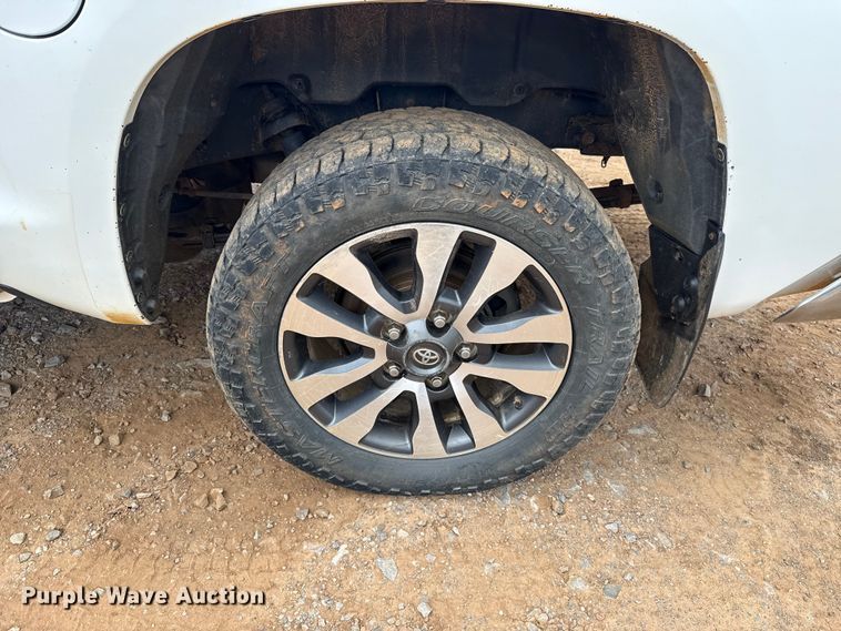 image for item ET6066 2014 Toyota Tundra Crew Cab pickup truck