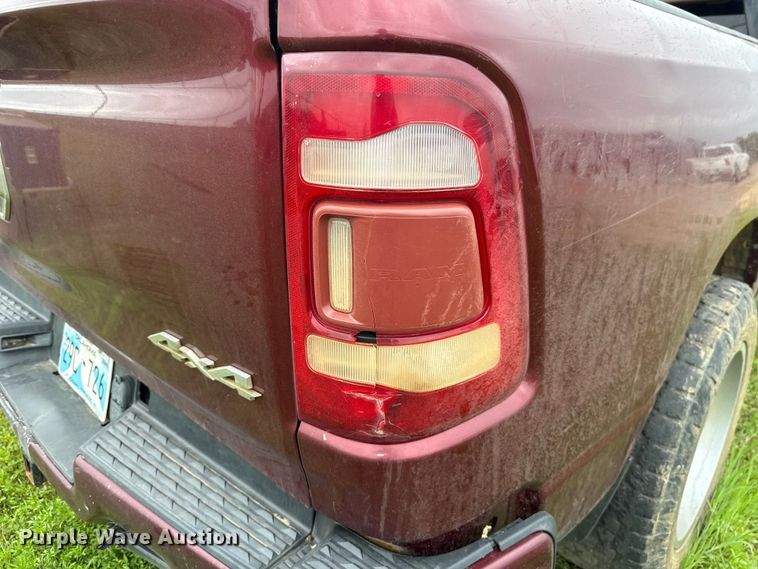 image for item ET6067 2019 RAM 1500 Crew Cab pickup truck