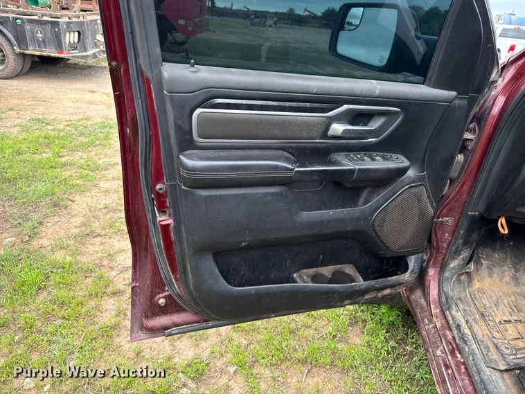image for item ET6067 2019 RAM 1500 Crew Cab pickup truck