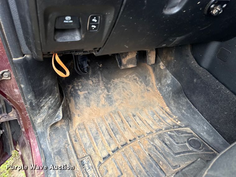 image for item ET6067 2019 RAM 1500 Crew Cab pickup truck