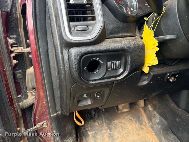 image for item ET6067 2019 RAM 1500 Crew Cab pickup truck