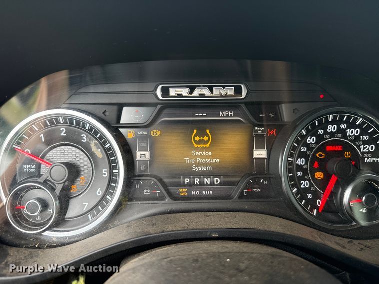 image for item ET6067 2019 RAM 1500 Crew Cab pickup truck