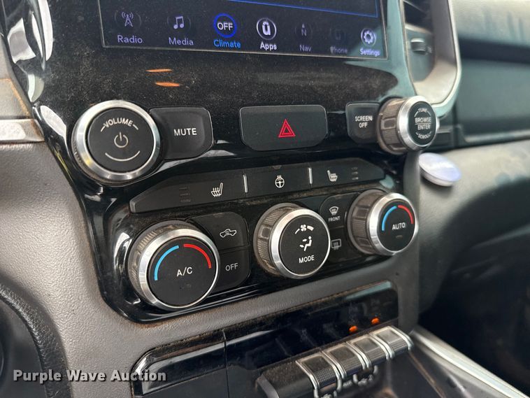 image for item ET6067 2019 RAM 1500 Crew Cab pickup truck