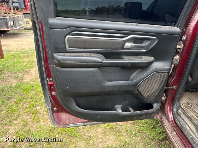 image for item ET6067 2019 RAM 1500 Crew Cab pickup truck