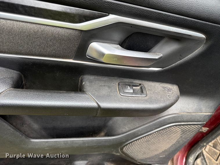 image for item ET6067 2019 RAM 1500 Crew Cab pickup truck