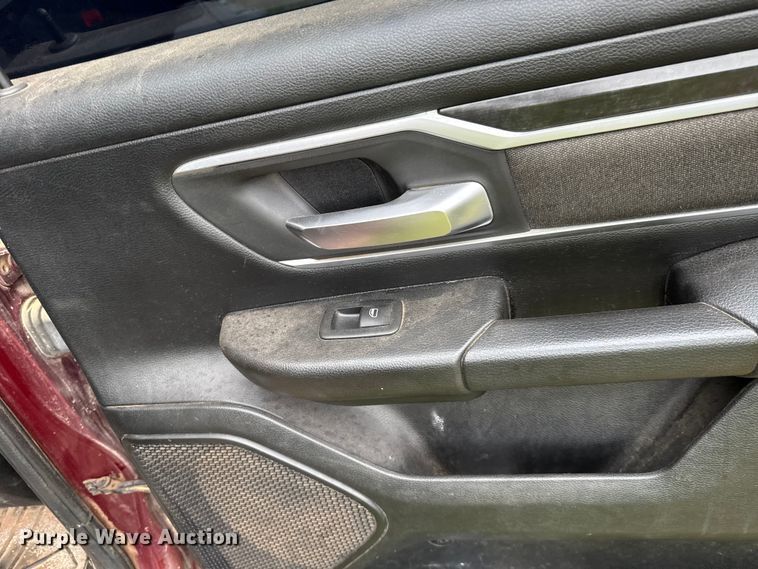 image for item ET6067 2019 RAM 1500 Crew Cab pickup truck