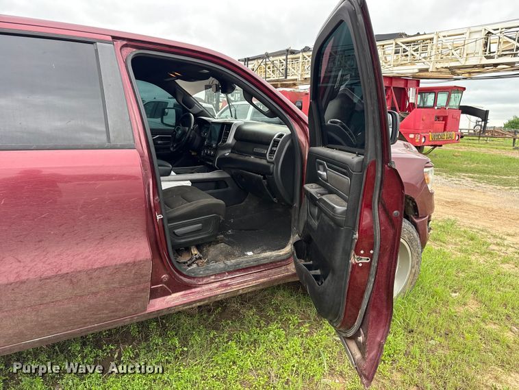 image for item ET6067 2019 RAM 1500 Crew Cab pickup truck