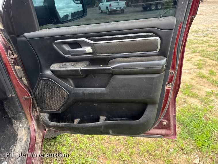 image for item ET6067 2019 RAM 1500 Crew Cab pickup truck