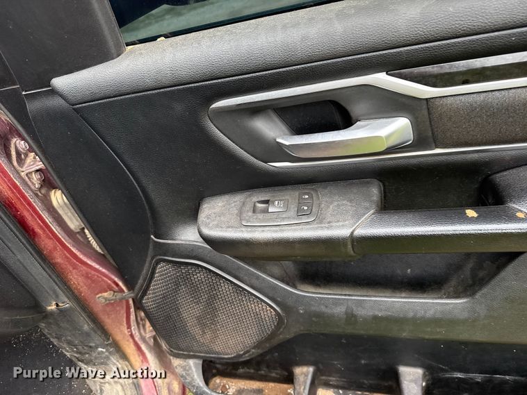 image for item ET6067 2019 RAM 1500 Crew Cab pickup truck