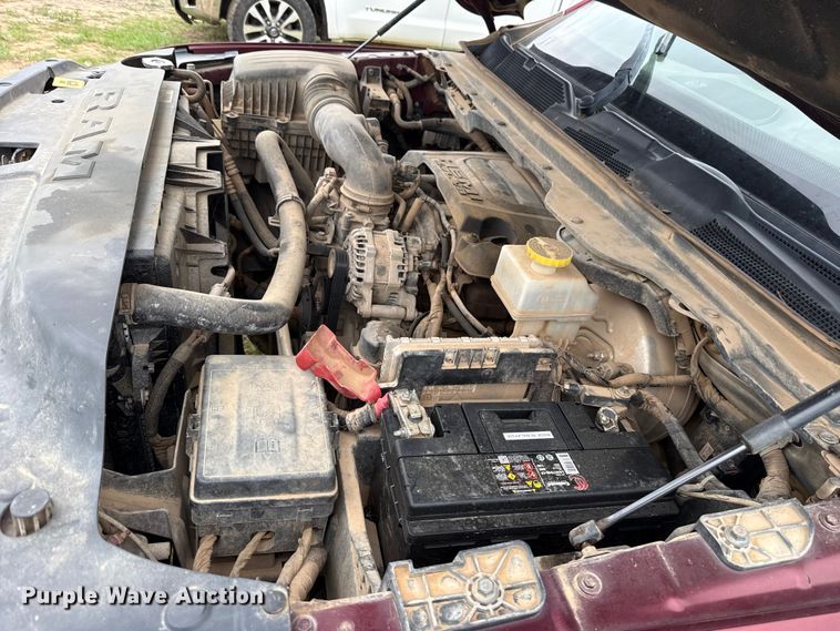 image for item ET6067 2019 RAM 1500 Crew Cab pickup truck