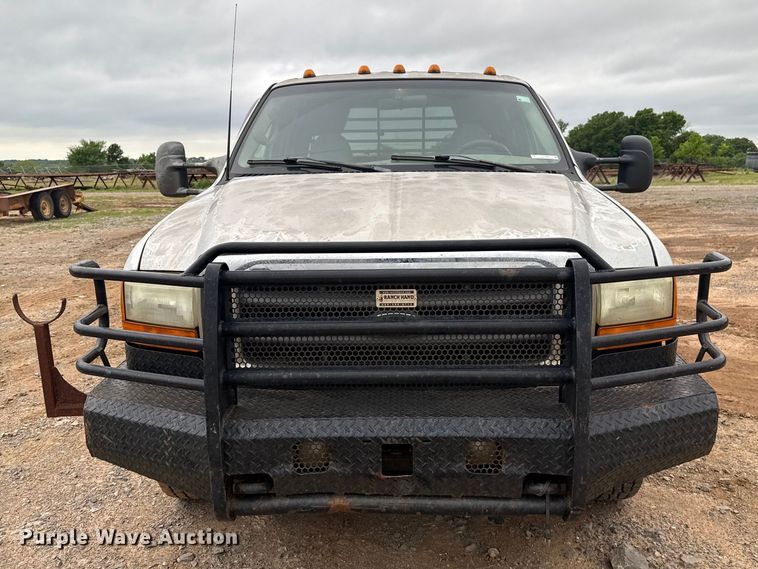 image for item ET6068 2001 Ford F350 Super Duty Crew Cab pickup truck