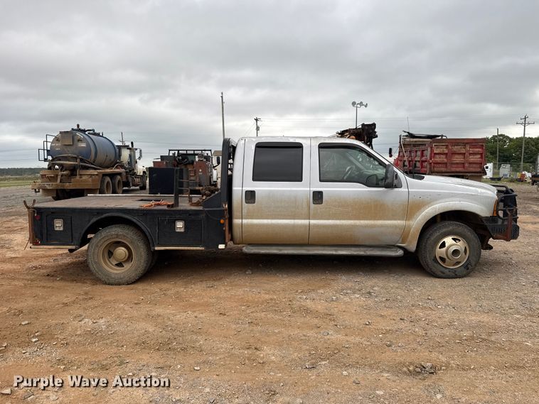 image for item ET6068 2001 Ford F350 Super Duty Crew Cab pickup truck