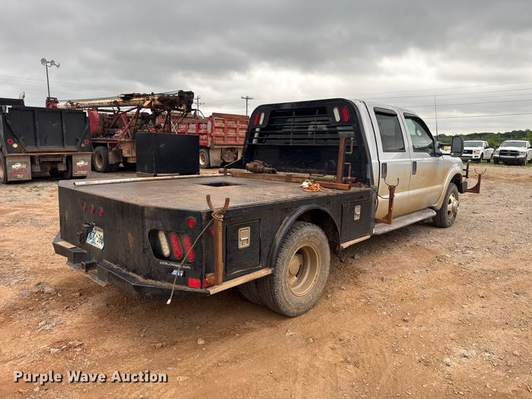 image for item ET6068 2001 Ford F350 Super Duty Crew Cab pickup truck