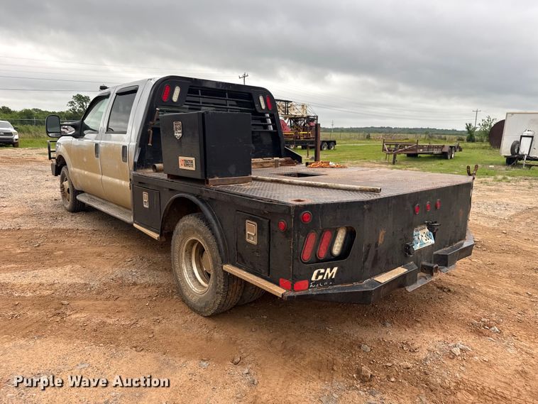 image for item ET6068 2001 Ford F350 Super Duty Crew Cab pickup truck