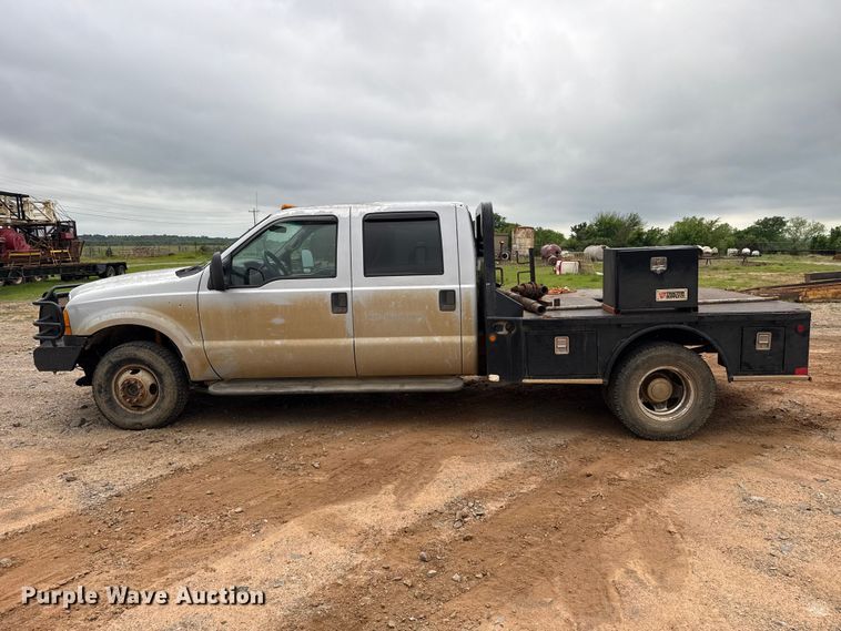 image for item ET6068 2001 Ford F350 Super Duty Crew Cab pickup truck