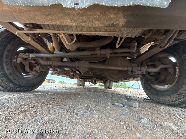 image for item ET6068 2001 Ford F350 Super Duty Crew Cab pickup truck