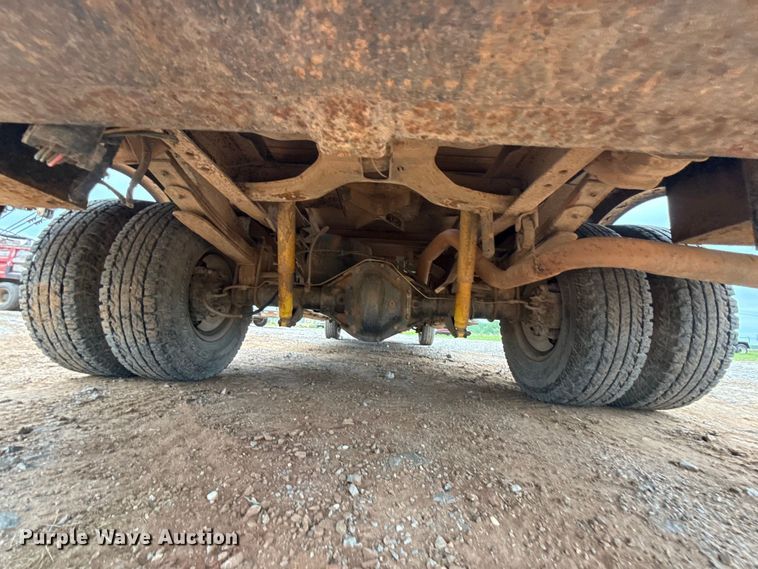 image for item ET6068 2001 Ford F350 Super Duty Crew Cab pickup truck