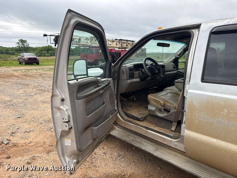 image for item ET6068 2001 Ford F350 Super Duty Crew Cab pickup truck