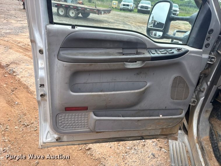 image for item ET6068 2001 Ford F350 Super Duty Crew Cab pickup truck