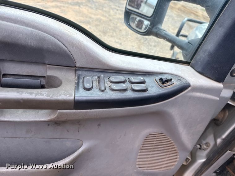 image for item ET6068 2001 Ford F350 Super Duty Crew Cab pickup truck