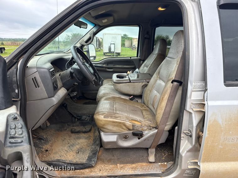image for item ET6068 2001 Ford F350 Super Duty Crew Cab pickup truck