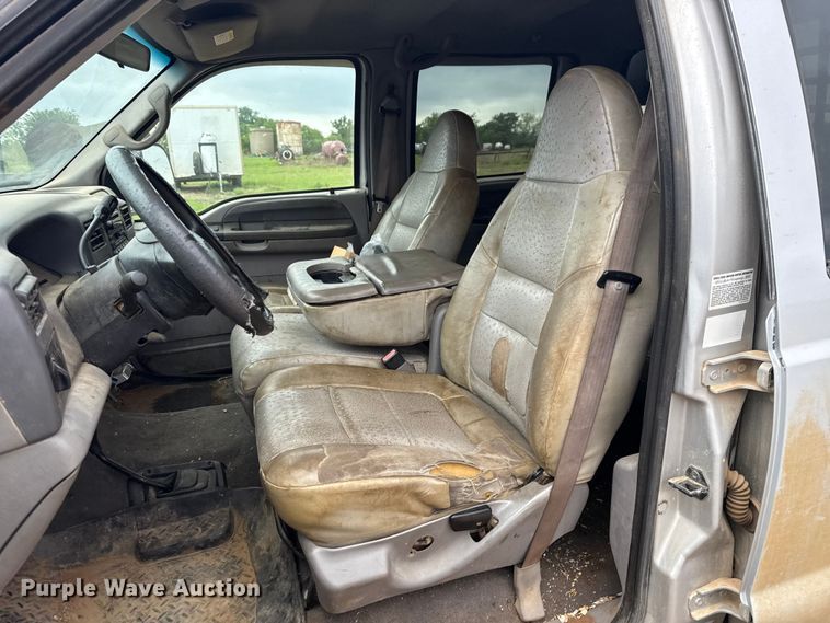 image for item ET6068 2001 Ford F350 Super Duty Crew Cab pickup truck