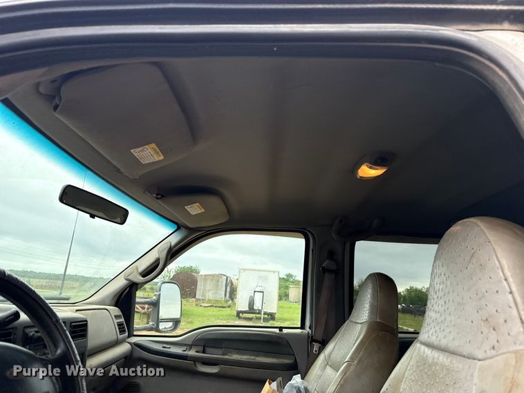 image for item ET6068 2001 Ford F350 Super Duty Crew Cab pickup truck