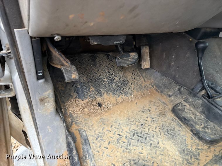 image for item ET6068 2001 Ford F350 Super Duty Crew Cab pickup truck