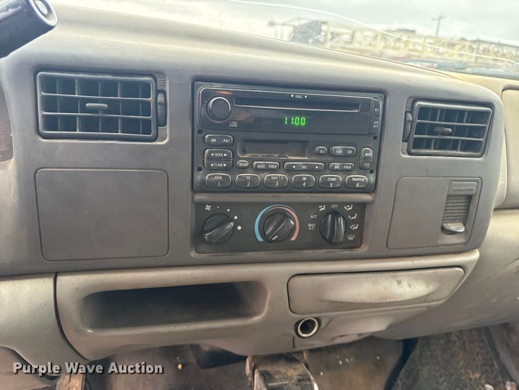 image for item ET6068 2001 Ford F350 Super Duty Crew Cab pickup truck