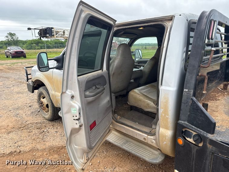 image for item ET6068 2001 Ford F350 Super Duty Crew Cab pickup truck