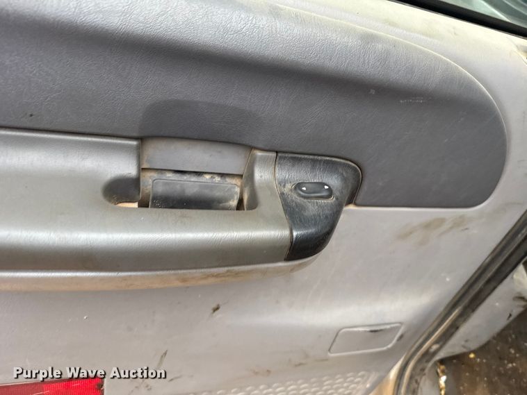 image for item ET6068 2001 Ford F350 Super Duty Crew Cab pickup truck